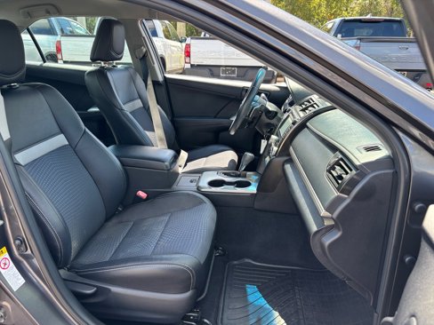 Used 2014 Toyota Camry L image 22