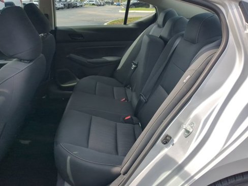 Used 2024 Nissan Altima 2.5 SV image 12