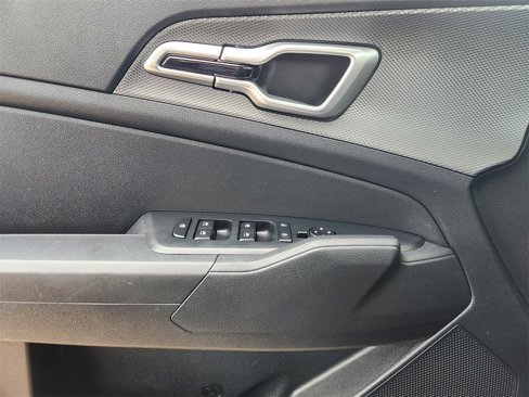 Used 2024 Kia Sportage LX image 19