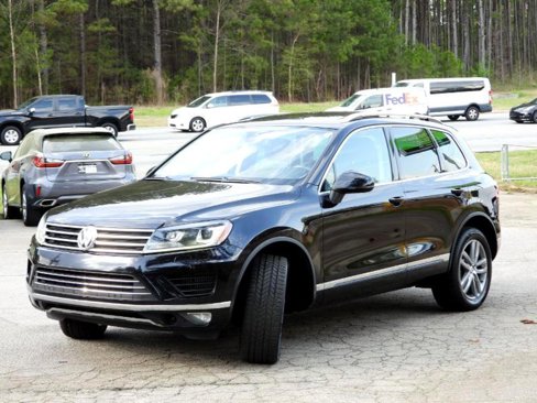 Used 2016 Volkswagen Touareg Sport image 11