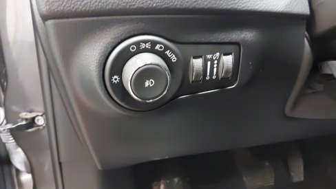 Used 2018 Jeep Compass Latitude image 23