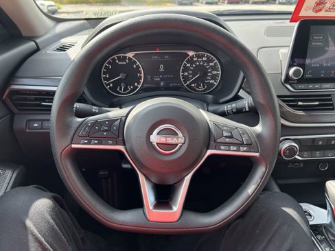 Used 2024 Nissan Altima 2.5 SV image 22