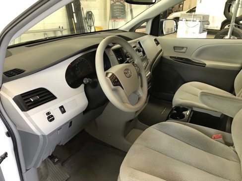 Used 2014 Toyota Sienna LE image 13