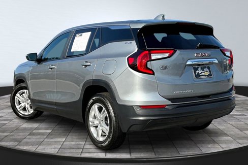 Used 2024 GMC Terrain SLE image 4