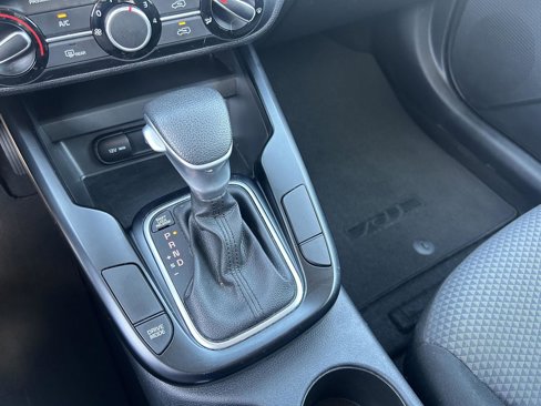 Used 2022 Kia Soul LX image 14