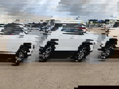 Used 2025 Chevrolet Equinox LT w/ Safety and Technology Package image 5