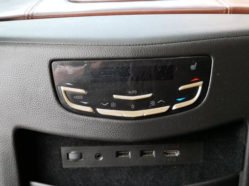 Used 2020 Cadillac Escalade ESV Premium Luxury image 13