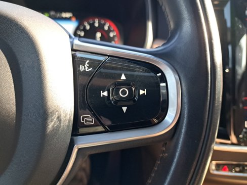 Used 2017 Volvo S90 T6 Inscription w/ Vision Package image 29