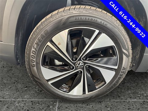 Used 2024 Volkswagen Taos SE image 11