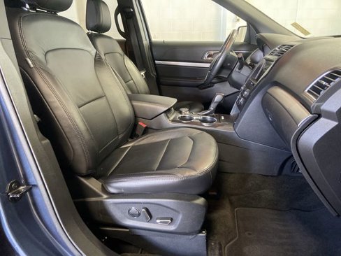 Used 2018 Ford Explorer XLT w/ Equipment Group 202A image 29