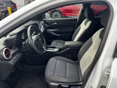 Used 2024 Chevrolet Trax RS image 11