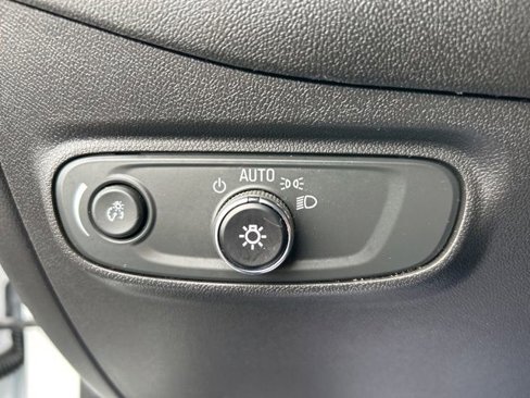 Used 2022 Chevrolet Equinox LS image 18