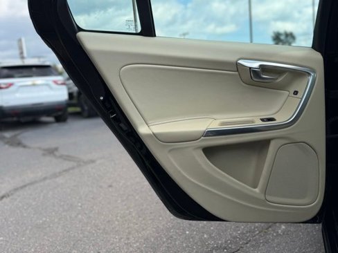 Used 2015 Volvo S60 T5 image 16