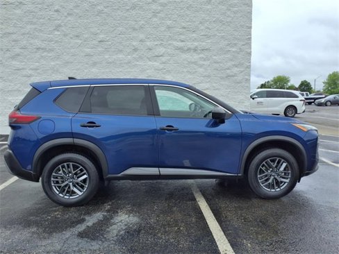 Used 2023 Nissan Rogue S image 2