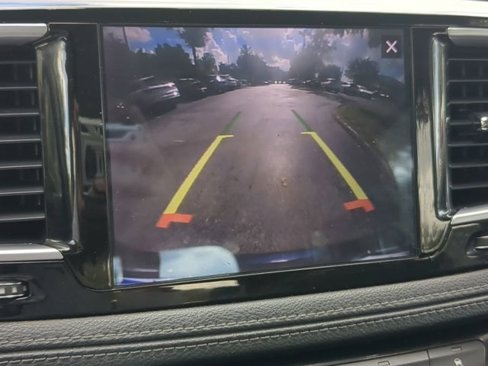 Used 2020 Chrysler Pacifica Limited image 18