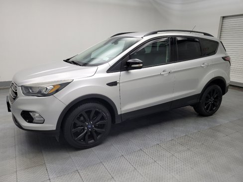 Used 2017 Ford Escape Titanium image 2