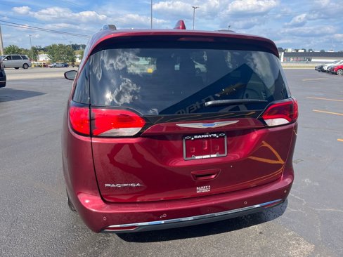 Used 2018 Chrysler Pacifica Touring-L w/ Tire & Wheel Group image 4