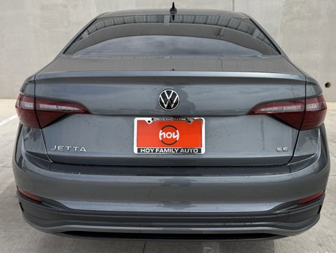 Used 2023 Volkswagen Jetta SE image 4