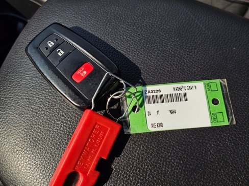 Used 2024 Toyota RAV4 XLE image 31