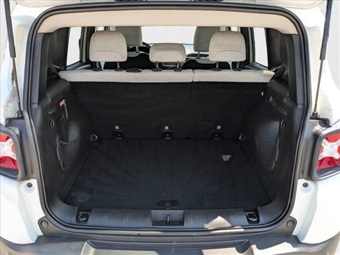 Used 2018 Jeep Renegade Latitude w/ Cold Weather Group image 7