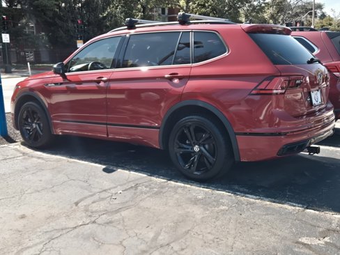 Used 2024 Volkswagen Tiguan SE R-Line image 3
