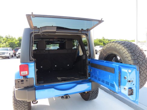 Used 2016 Jeep Wrangler Unlimited Sahara image 12