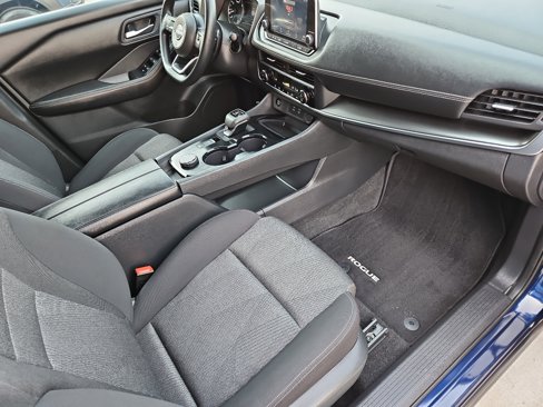 Used 2024 Nissan Rogue SV image 18