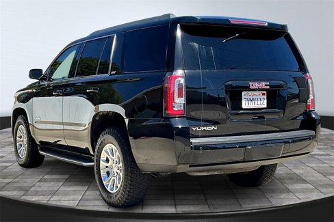 Used 2017 GMC Yukon SLT image 2