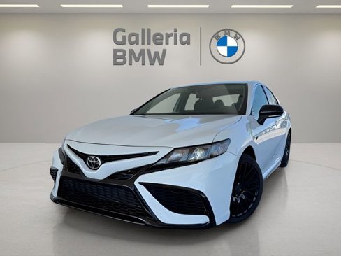 Used 2023 Toyota Camry SE image 1