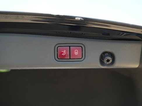 Certified 2019 Mercedes-Benz E 300 4MATIC image 22