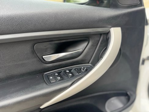Used 2013 BMW 320i xDrive Sedan image 13