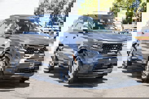 Used 2023 Kia Sorento LX image 3