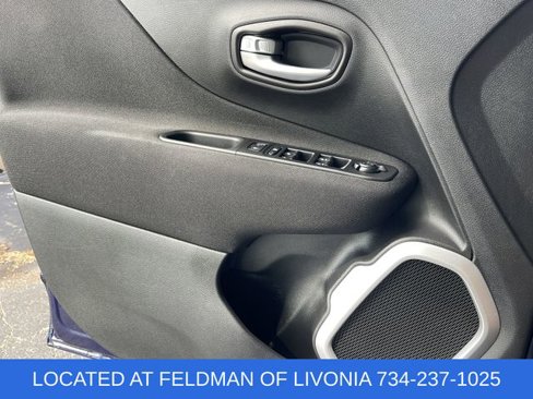 Used 2019 Jeep Renegade Latitude w/ Cold Weather Group image 21