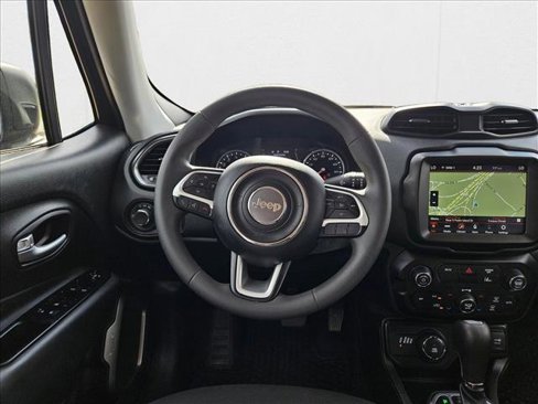 Used 2023 Jeep Renegade Latitude image 11