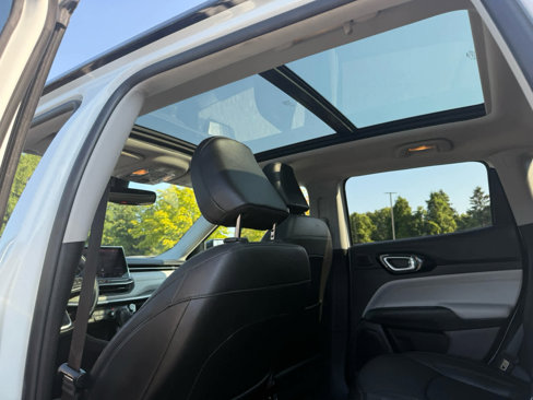 Used 2022 Jeep Compass Limited w/ Elite Group image 17