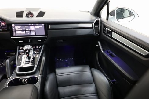 Used 2020 Porsche Cayenne Turbo image 83