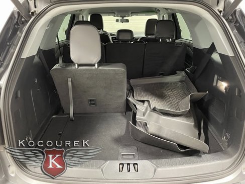 Used 2022 Ford Explorer XLT w/ Equipment Group 202A image 24