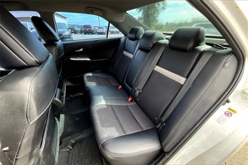 Used 2014 Toyota Camry L image 11