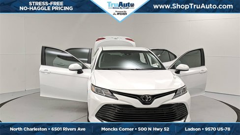 Used 2018 Toyota Camry LE image 32