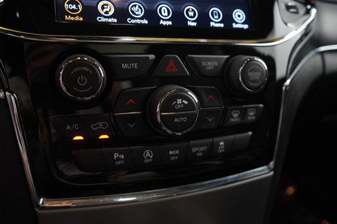 Used 2020 Jeep Grand Cherokee Limited w/ Luxury Group II image 22