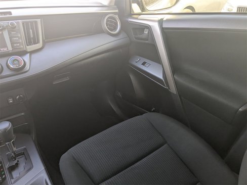Used 2018 Toyota RAV4 LE image 16
