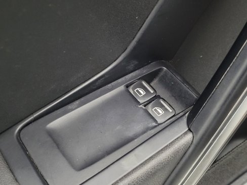 Used 2013 Volkswagen Beetle 2.5 image 27