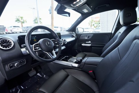 Used 2022 Mercedes-Benz GLB 250 4MATIC w/ Premium Package Lite image 2