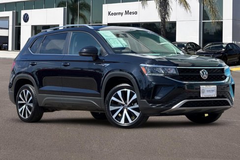 Used 2022 Volkswagen Taos SE image 2