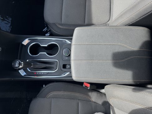 Used 2020 Chevrolet Traverse LT image 25