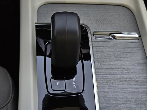 New 2025 Volvo XC60 B5 Plus w/ Protection Package Premier image 19
