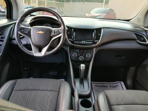 Used 2022 Chevrolet Trax LT w/ LT Convenience Package image 12