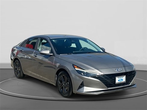 Used 2021 Hyundai Elantra SEL image 4