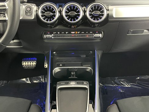 Used 2024 Mercedes-Benz GLB 250 image 18
