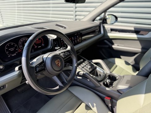 Certified 2024 Porsche Cayenne image 4